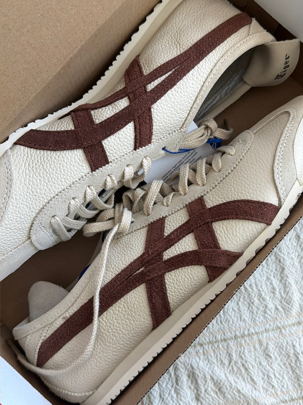 Onitsuka Tiger Black and White Mexico 66 Vin Shoe Box